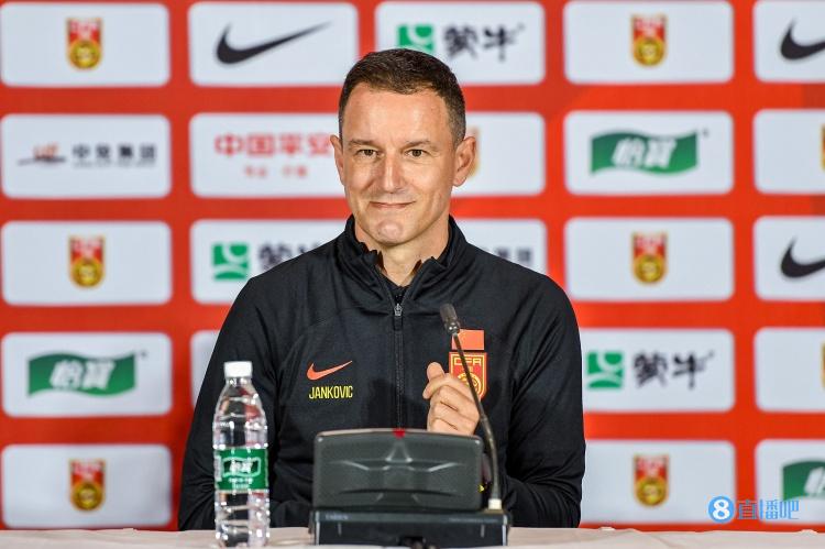 足球报:扬科维奇在国足难实现其战术 自身用人也存在大问题