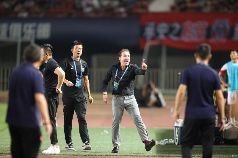 媒体人:哈维尔抱怨裁判有点过分了,稍微公平一点他就无法接受