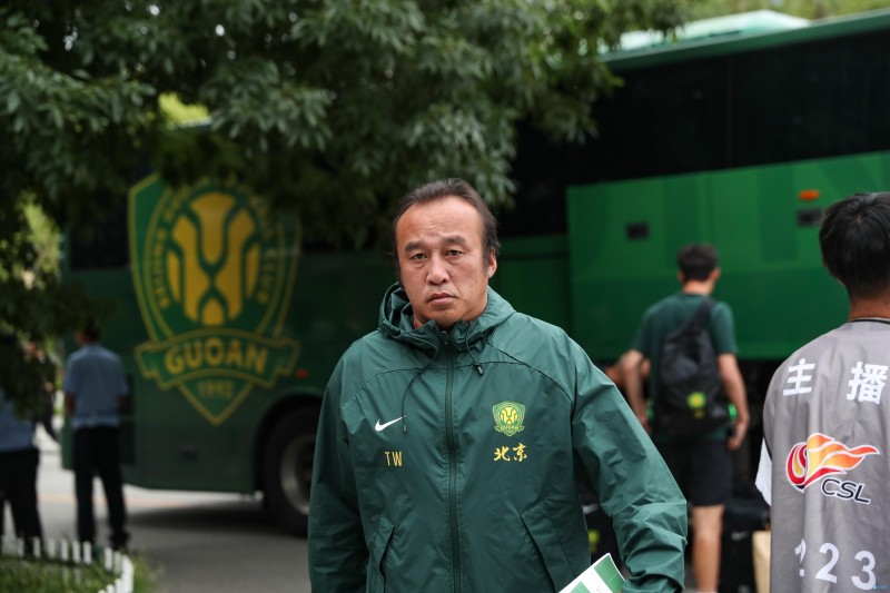 国安助教陶伟:把胜利献给张稀哲,比赛不容易大连队踢得不错
