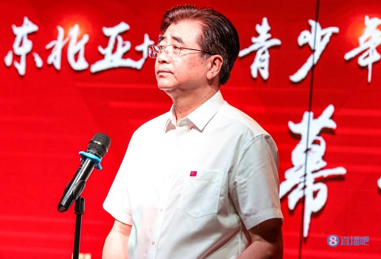 记者:宋凯是真的喜欢足球,并且个人球技在野球圈也算踢得不错