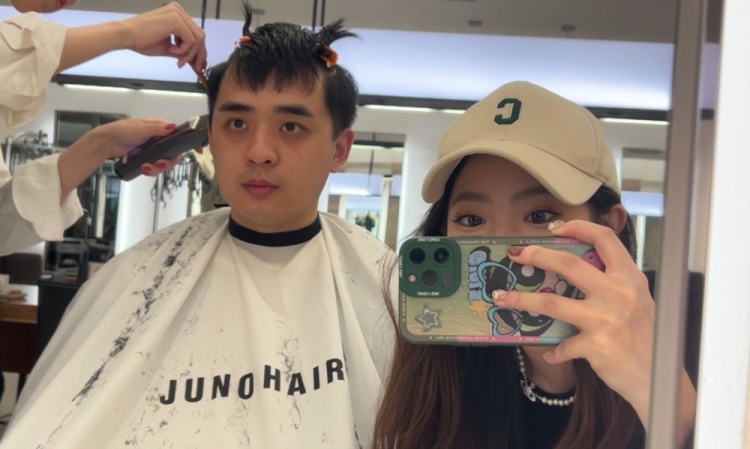 Kris分享毛毛在韩国理发店剪发返图:Kr剪发