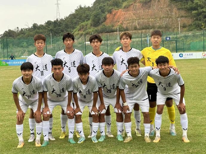 第一届学生运动会男子足球U18组半决赛:大连队0-3负于济南队