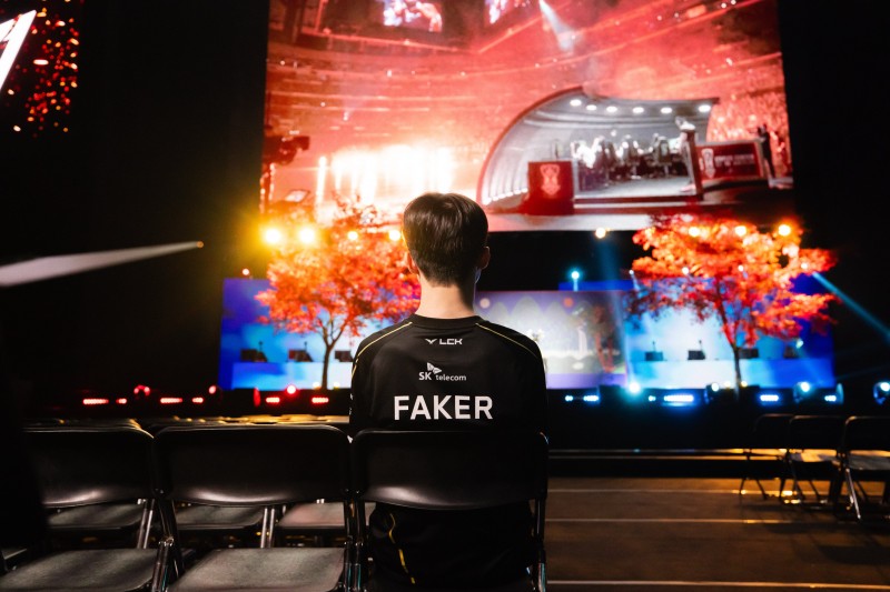 在S13的比赛中,Faker是唯一一个使用沙皇战胜发条的选手!