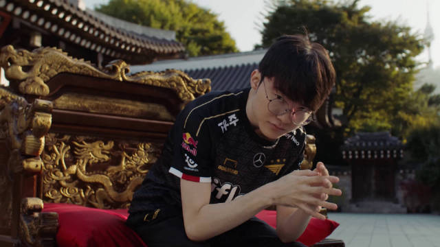 中国台湾网友热议Faker拒绝比倒赞:神的气度 许秀就被摄影师骗过