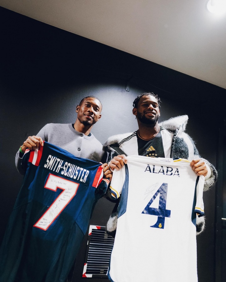 忙里偷闲?阿拉巴昨日踢满全场，今日赴德现场观赛NFL