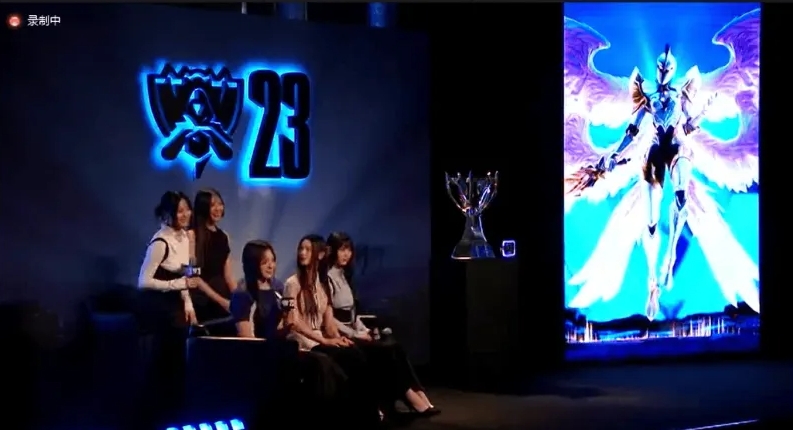 Hanni:Danielle和Haerin下路,Minji想打野,然后Hyein走中