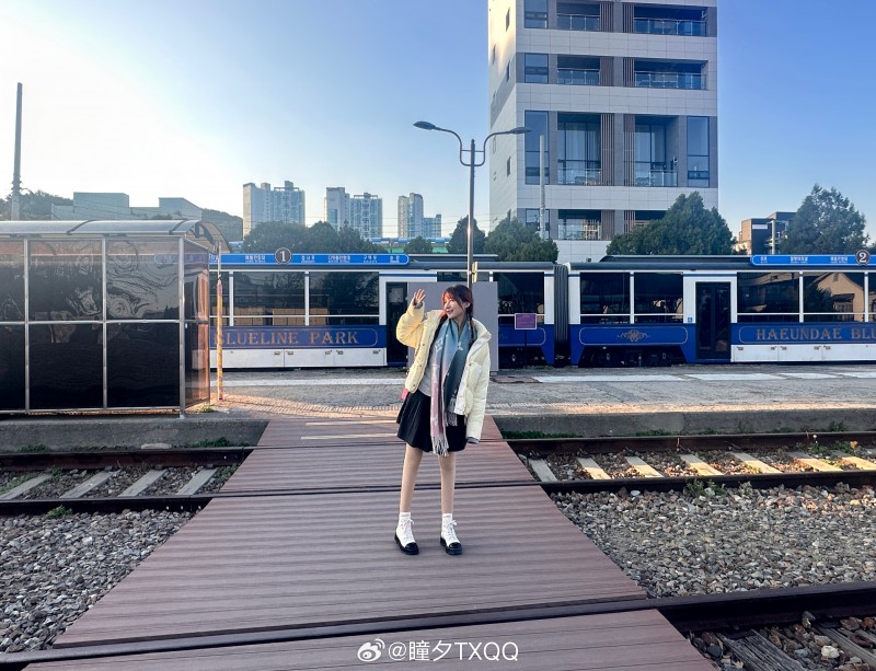 瞳夕晒美照:网图美女! 注意看这个女人叫小葵