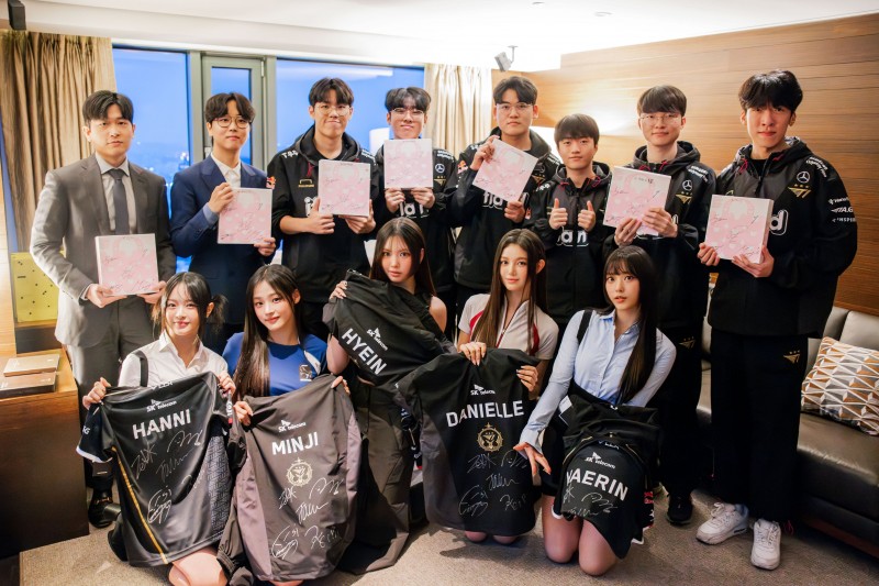 LOL赛事官推分享:NewJeans和T1、WBG交换队服和专辑