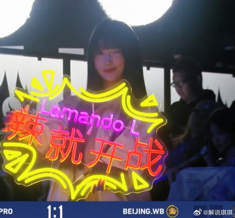 解说琪琪晒世冠观赛返图:第一天就巅峰对决 真刺激啊~