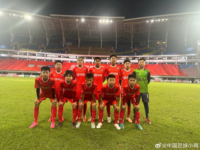 ?小试牛刀!中国足球小将U12队4-1本菲卡U12,明日邀请赛开打