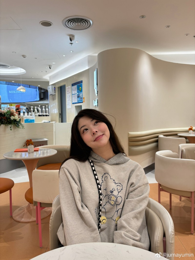 Mayumi晒照:来中国玩了,在上海探索!