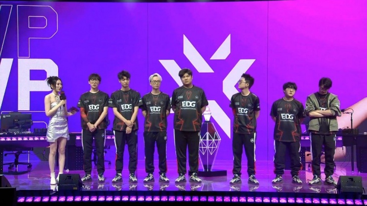 EDG赛后采访 ZmjjKK:stew在胜决拿了两个五杀,今天还给他了!
