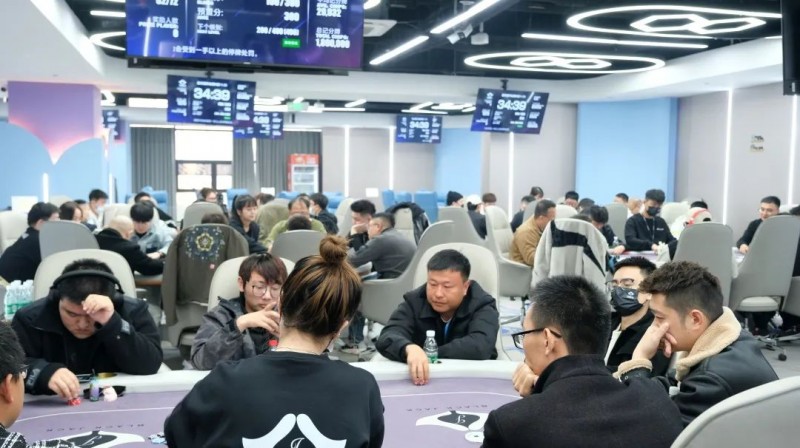 【EV扑克】南通布莱杰开业盛典 | B组共164人次参赛,洛克423,500领衔30人晋级第二轮