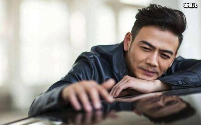 杨烁对儿子实行严格式教育,私下里非常传统孝敬父母疼爱妻子