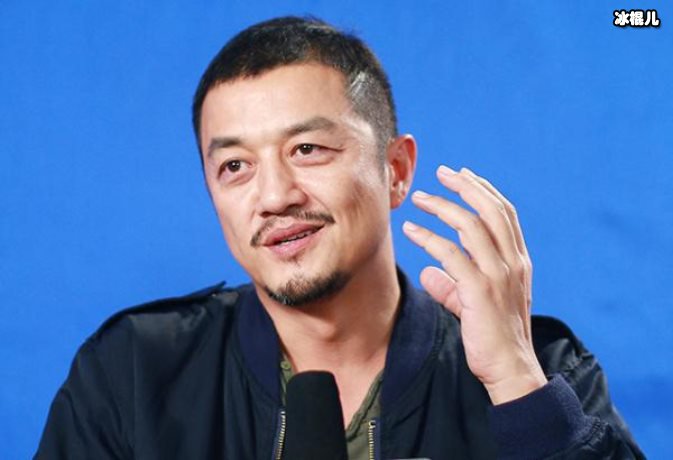 李亚鹏现身北京餐馆受疫情影响生意惨淡,个人状态不错