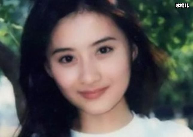 琼女郎陈德容45岁不显老,气质依然优雅息影后陪伴妈妈战胜癌症