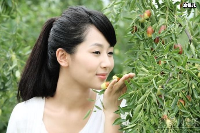 杨紫商业销量堪忧代言三天卖了不到四百份,粉丝解释让人迷惑
