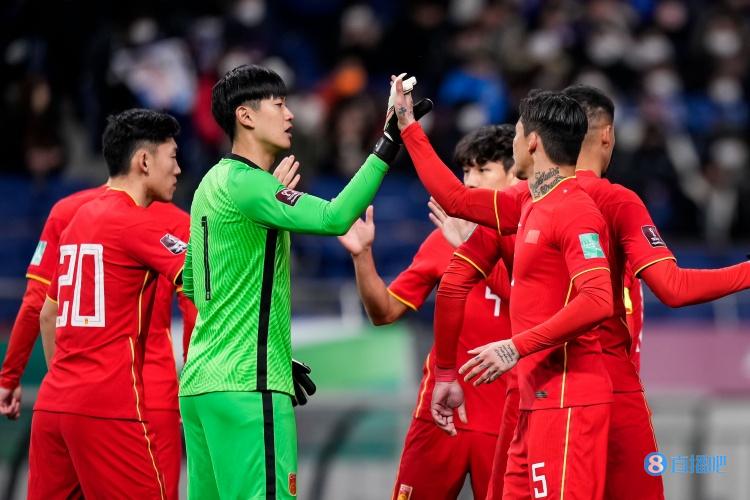 记者:国足将于明晚23点15抵深备战韩国,后者19号中午抵深