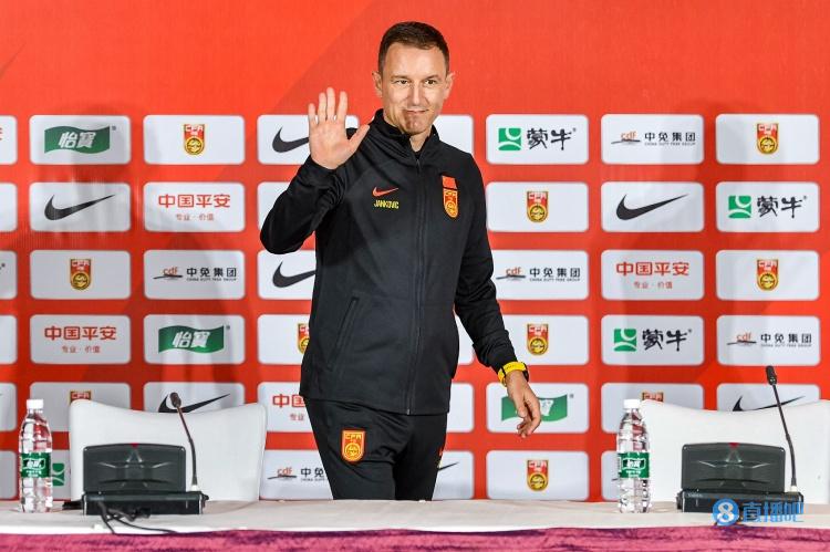 扬科维奇回应36强赛选人:首个原则是成熟稳定发挥,态度是第一位