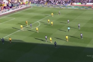英超-热刺补时遭连扳两球1-2狼队 热刺遭遇英超两连败