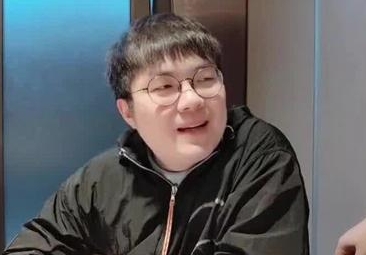 急了?涵艺为Mark打抱不平:RNG吃粑粑!凭啥Mark就100%留队啊
