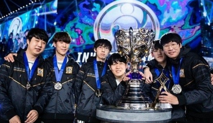 希然谈18年iG重聚:现场的呼唤和五年前的那个夜晚 怎么能说不同呢