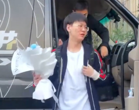 最后一次用EDG的车送你!EDG更新动态送别meiko jiejie问他要去哪?