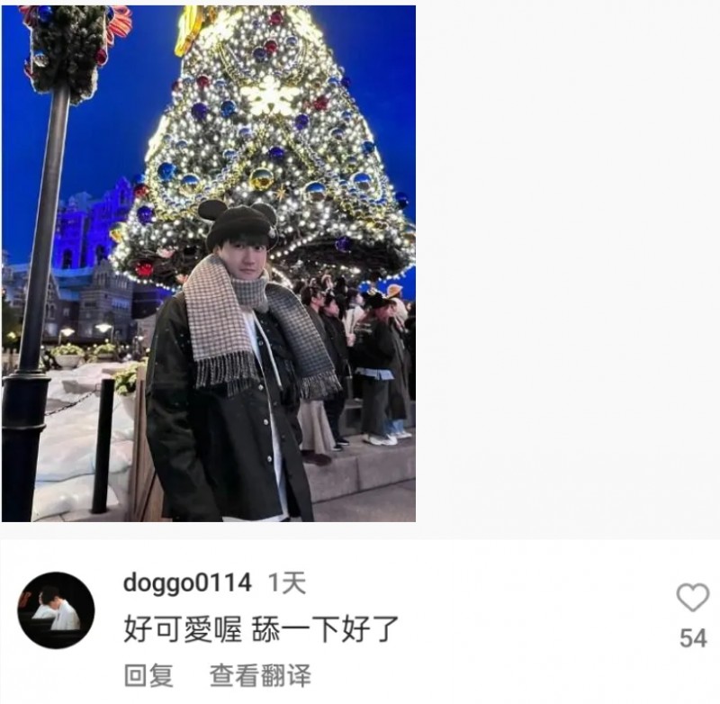基情四射!Doggo评论Karsa的圣诞节装扮:好可爱喔 舔一下好了