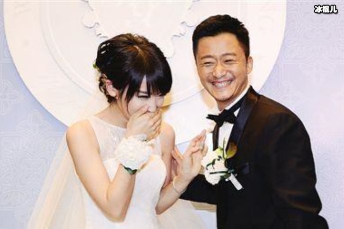 大力水手妈妈谢楠抱着两儿子参观艺术展,竟惊呆网友