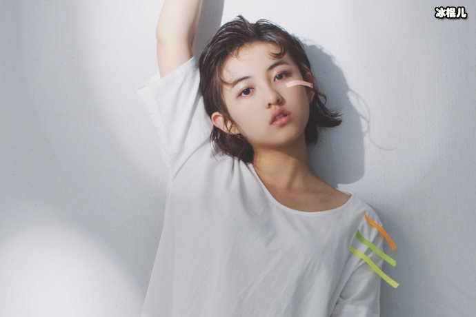 张子枫瞬间变高全凭一条裤子,穿搭能力可见一斑