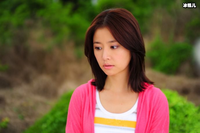 林心如女儿3岁了,为女儿准备兔子主题生日宴感叹不舍得女儿长大