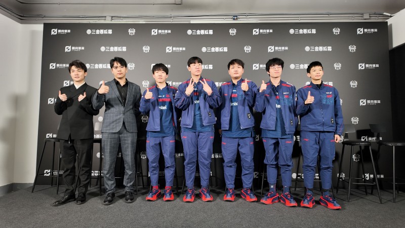 JDG赛后群访:上单小将称首场比赛非常紧张,Ruler说队友发挥惊艳