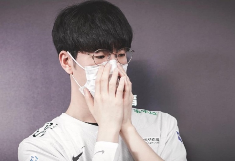 Theshy谈在成都吃火锅：没有我想象中的那么好吃