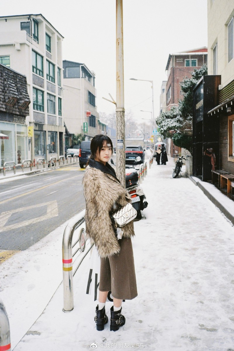 JackeyLove女友五五分享旅游照:首尔下雪了❄居然还在漏脚踝!