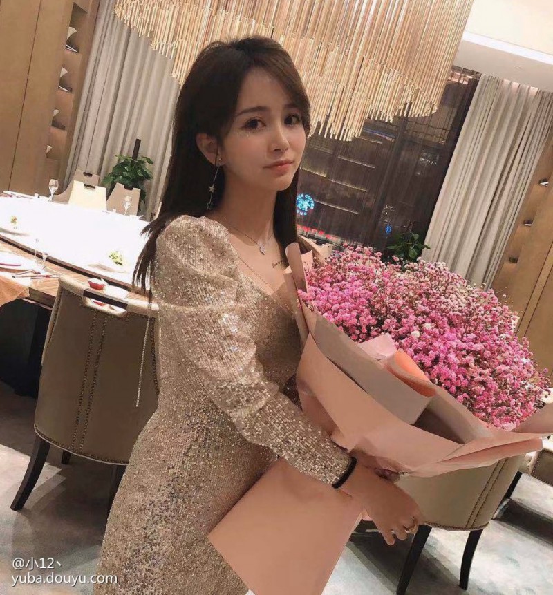 遥遥领先?斗鱼星秀区:喵小莎超第二3百万 男脱口秀突出重围