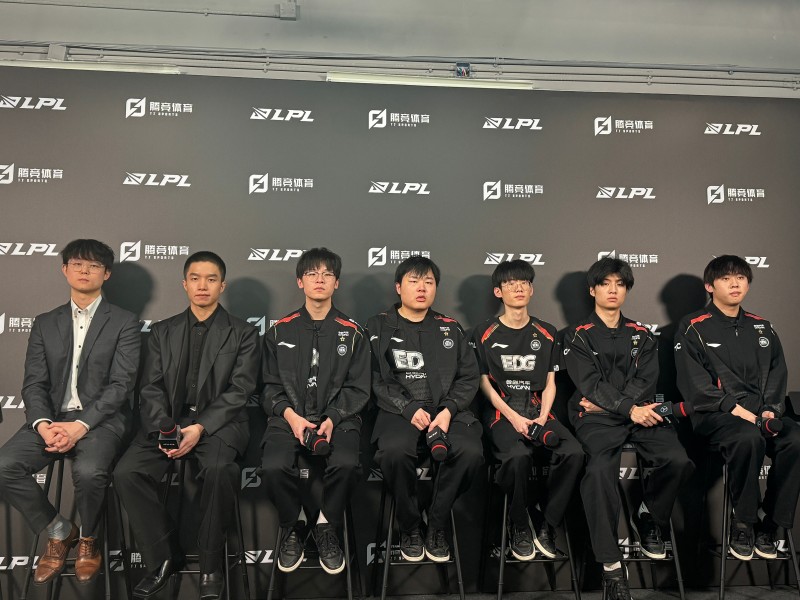 教练:第二局失利后,当时我们第一时间安慰选手情绪