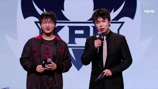 RW侠赛后采访 Fly:清清既然决定去打野,就要承受一定的阵痛期
