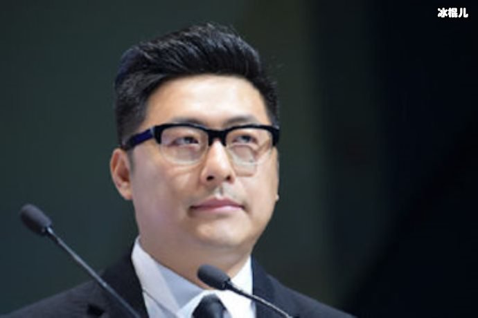 王岳伦道歉,李湘配合王岳伦合影秀恩爱