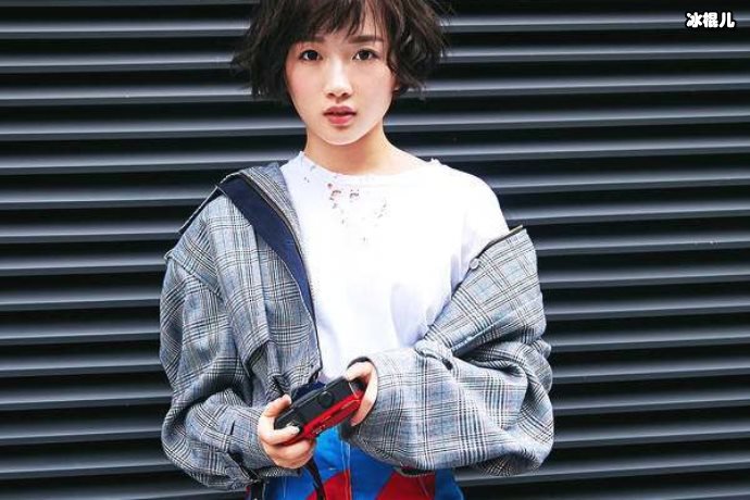 中餐厅官宣图引争议李浩菲亲女儿实锤了,21岁的她有什么背景