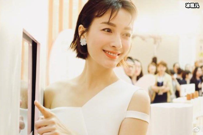 现如今吴昕遇真爱快乐家族送祝福,郑恺承诺一辈子要照顾好吴昕