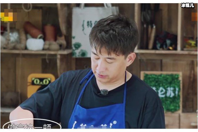 黄磊分享和多妹一起制作拍黄瓜,多妹古灵精怪超可爱
