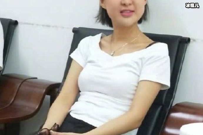 郭美美与男友高调示爱!曾自曝一晚5万生活无忧
