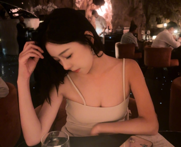 媒体人:小楼每次对着线呢就把微博全删了 再发生活照装岁月静好