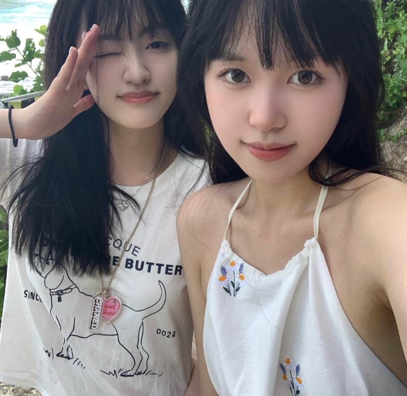 GALA女友和JackeyLove女友同玩印尼:清凉出行 爽玩海边大秋千
