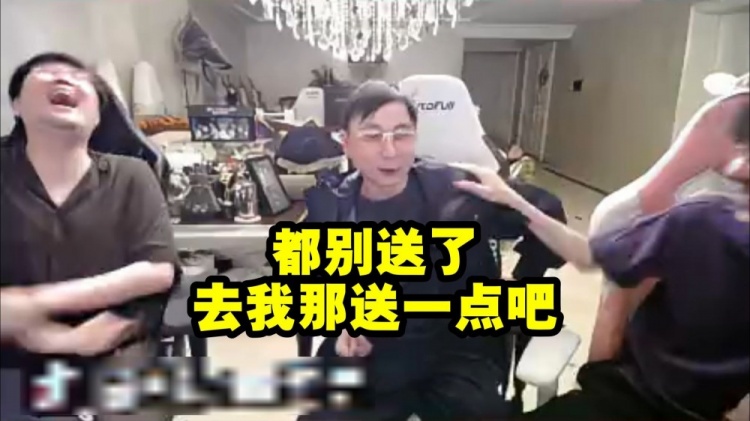 水晶哥到大姿庄园狂收礼物都没法解说:别送了 去我那送一点吧!