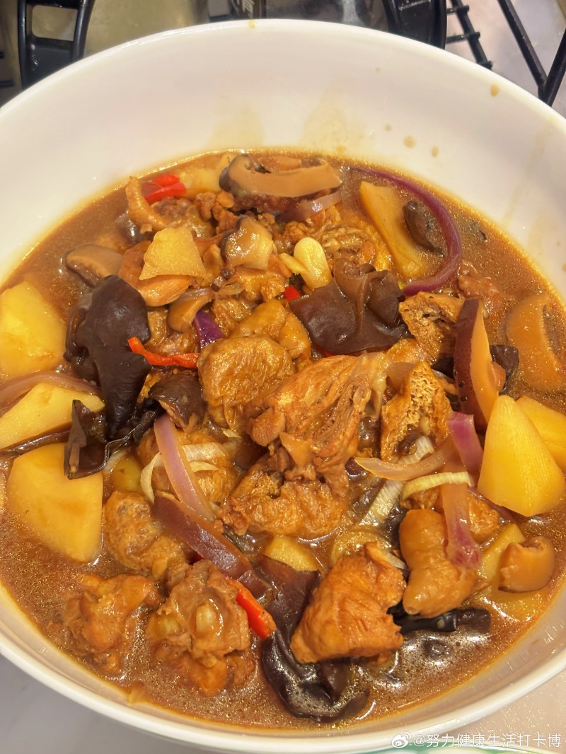 前段时间吃太素了?糖小幽分享大B庄园伙食:为doinb做海参等滋补食材