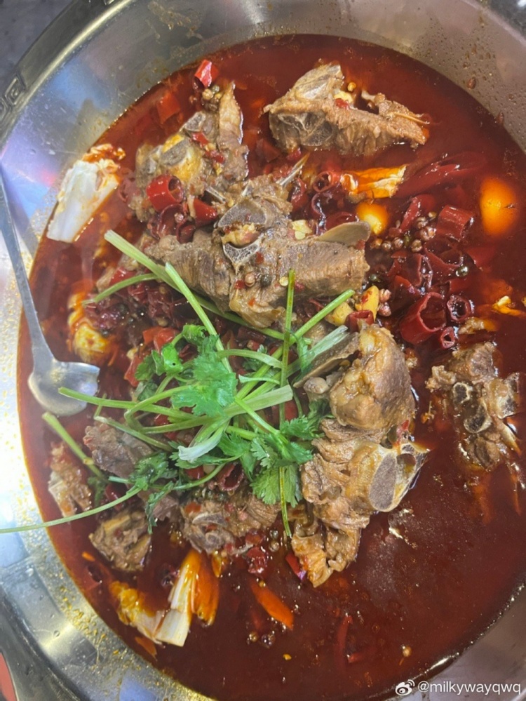 你小子又吃宵夜!Milkyway深夜晒美食照:粉丝先~