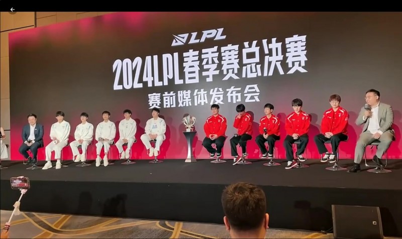 TES与BLG教练互放狠话：BLG该拿的冠军拿完了；打完记得走后门