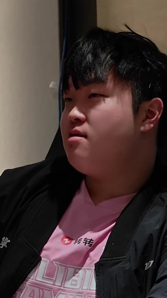 BLG官方发布训练日常：今天也好好训练好好吃饭了喵
