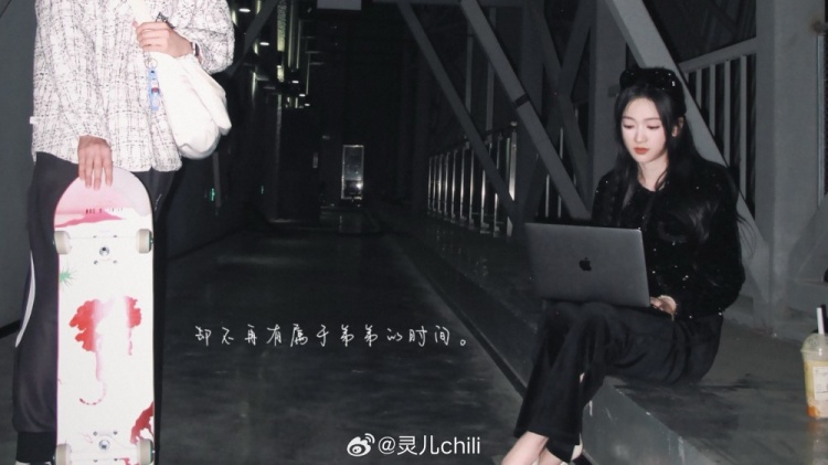 主持人灵儿晒照:灵儿归期反差感姐弟大片